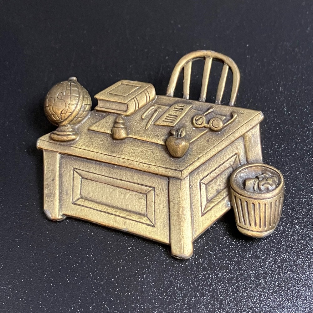 JJ Jonette Desk Brooch Gold Tone Excellent Vintage Teacher School Globe Academic
